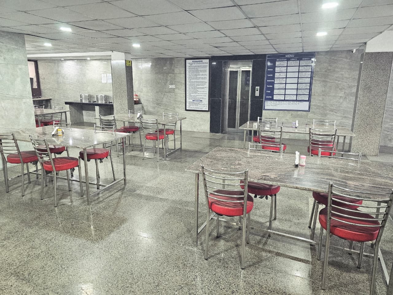 Girls pg sector 17 Gurugram